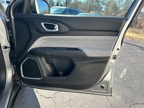 Used 2024 Jeep Compass Latitude image 15