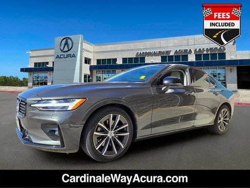 Used 2022 Volvo S60 B5 Momentum w/ Premium Package FWD image 2