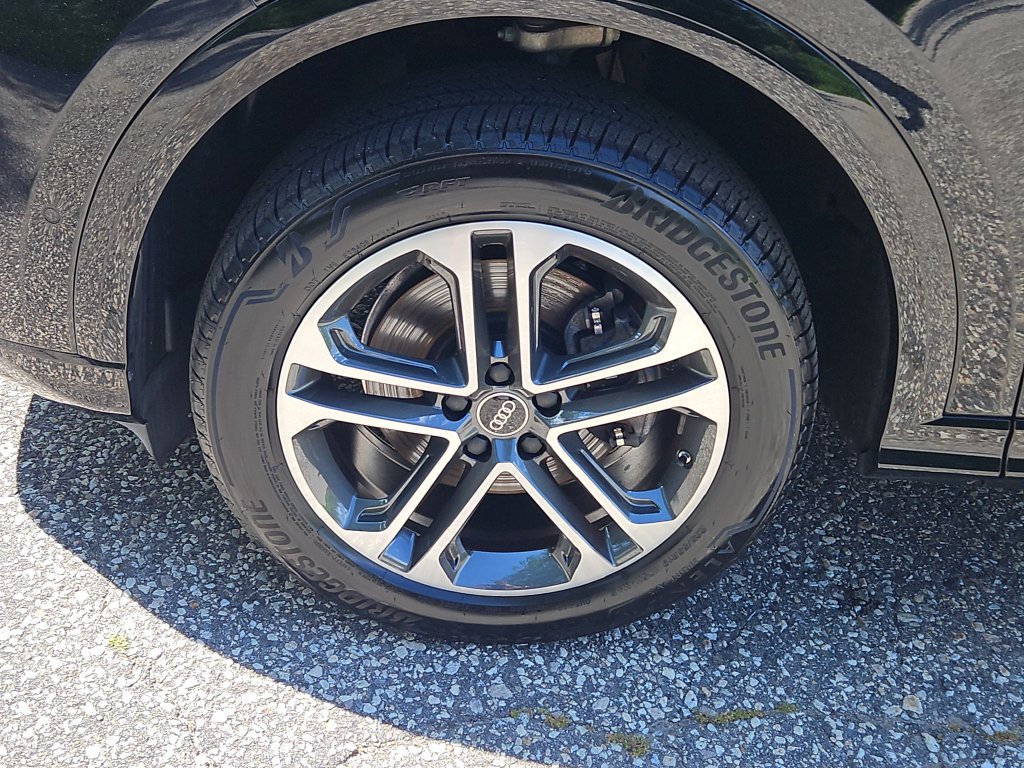 Certified 2025 Audi Q5 Premium w/ Convenience Package AWD/4WD image 2