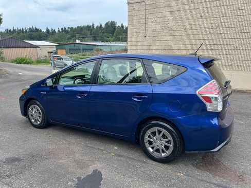 Used 2015 Toyota Prius V Four FWD image 7