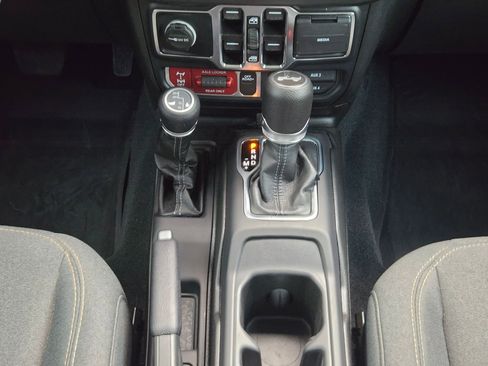 Used 2024 Jeep Wrangler Unlimited Sport AWD/4WD image 19