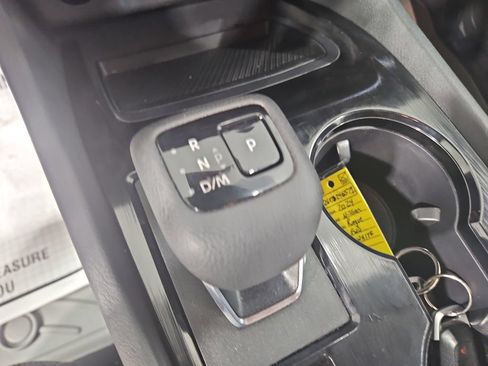 Used 2024 Nissan Rogue SV FWD image 23