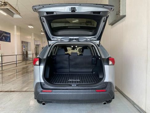 Used 2023 Toyota RAV4 LE AWD/4WD image 7