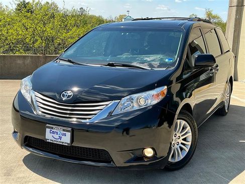 Used 2016 Toyota Sienna XLE w/ XLE Navigation Package image 2