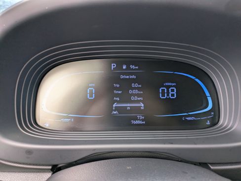 Used 2023 Hyundai Venue Limited image 24