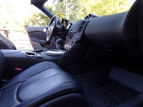Used 2019 Nissan 370Z Roadster image 24