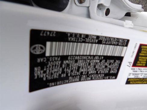 Used 2017 Toyota Camry SE image 29