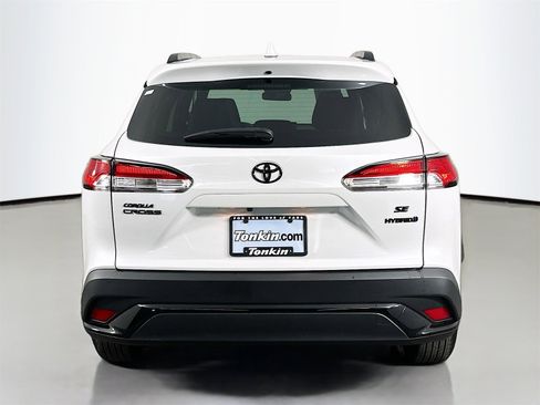 Certified 2024 Toyota Corolla Cross SE image 6