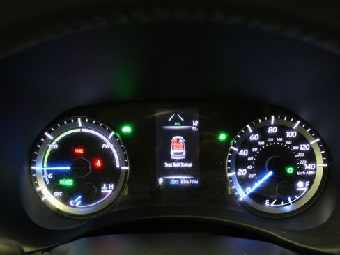 Used 2021 Toyota Highlander LE AWD/4WD image 23