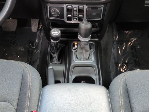 Used 2025 Jeep Gladiator Sport AWD/4WD image 18
