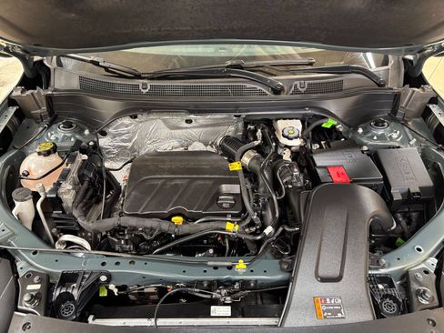 Used 2025 Chevrolet Trax LT FWD image 31
