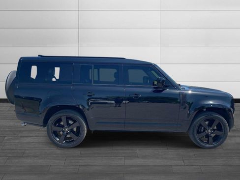 Used 2025 Land Rover Defender 130 V8 AWD/4WD image 2
