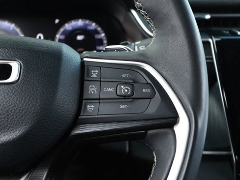 Used 2024 Jeep Grand Cherokee Altitude RWD image 14
