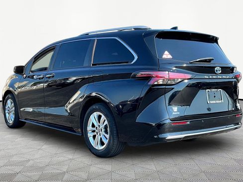 Used 2022 Toyota Sienna Limited AWD/4WD image 4
