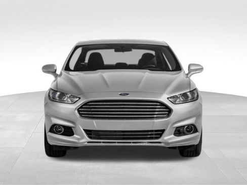 Used 2015 Ford Fusion SE w/ Equipment Group 202A FWD image 4