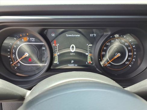 Used 2026 Jeep Wrangler Unlimited Rubicon AWD/4WD image 16