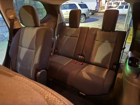Used 2019 Nissan Pathfinder SV AWD/4WD image 31