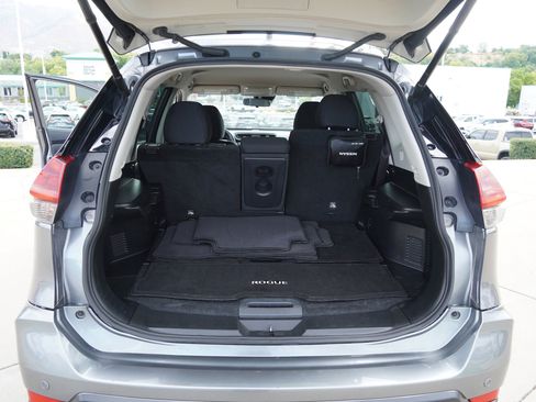 Used 2020 Nissan Rogue SV image 15