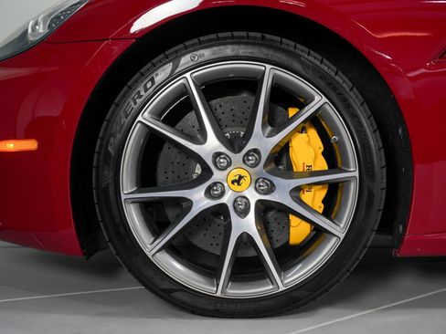 Used 2010 Ferrari California RWD image 16