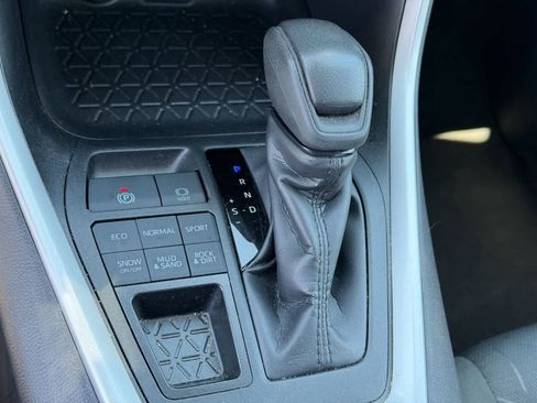 Used 2025 Toyota RAV4 XLE AWD/4WD image 19