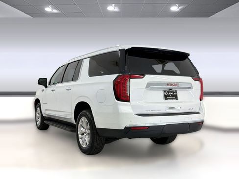Used 2024 GMC Yukon XL SLT w/ SLT Premium Package AWD/4WD image 3