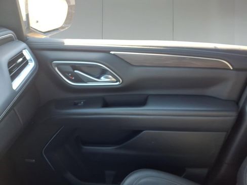 Used 2024 Chevrolet Suburban LT image 24