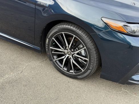 Used 2021 Toyota Camry SE image 10