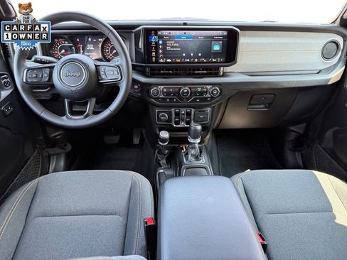 Used 2025 Jeep Gladiator Sport AWD/4WD image 11