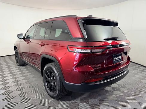 Used 2025 Jeep Grand Cherokee Altitude AWD/4WD image 9