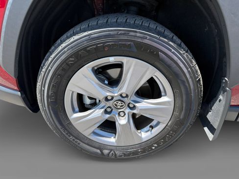 Used 2025 Toyota RAV4 XLE w/ Convenience Package FWD image 9
