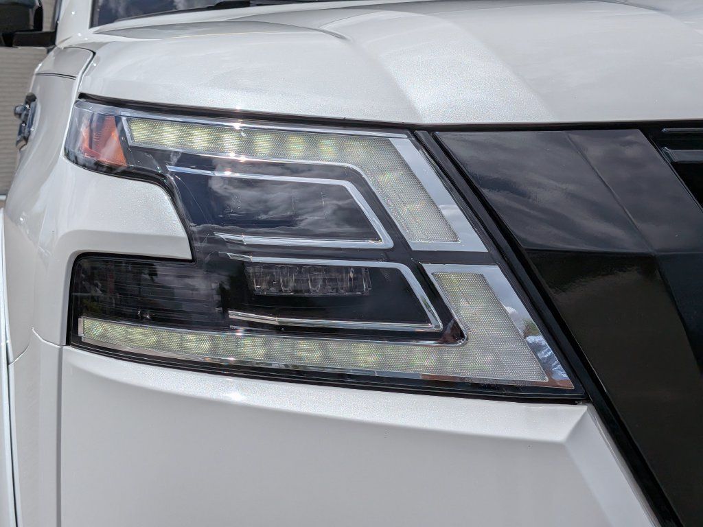Used 2023 Nissan Armada Platinum RWD image 10