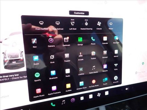 Used 2022 Tesla Model Y Long Range image 21