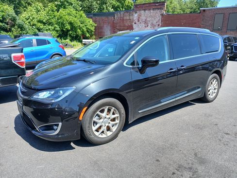 Used 2020 Chrysler Pacifica Touring-L w/ Advanced Safetytec Group FWD image 1