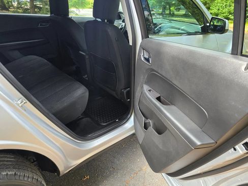 Used 2017 Chevrolet Equinox LT FWD image 14