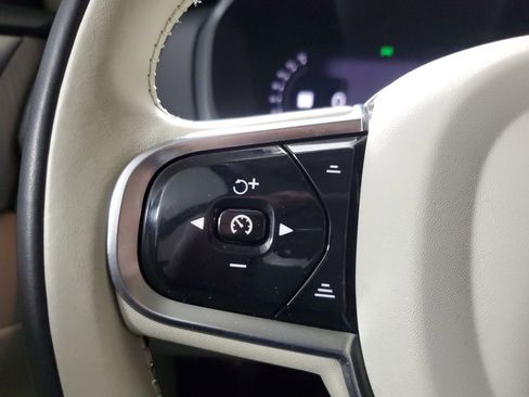 Certified 2024 Volvo XC90 T8 Ultimate w/ Lounge Package image 27