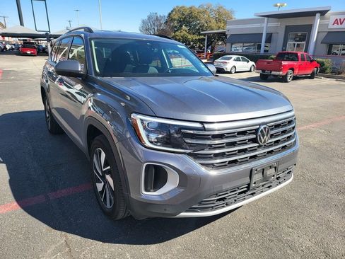 Used 2025 Volkswagen Atlas SE image 14