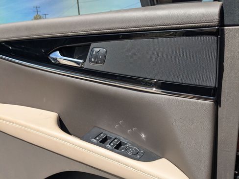 Used 2023 Lincoln Nautilus Standard w/ Premium Package image 12