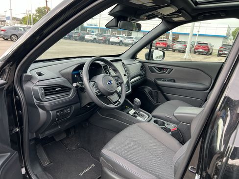 Used 2025 Subaru Forester Premium AWD/4WD image 9