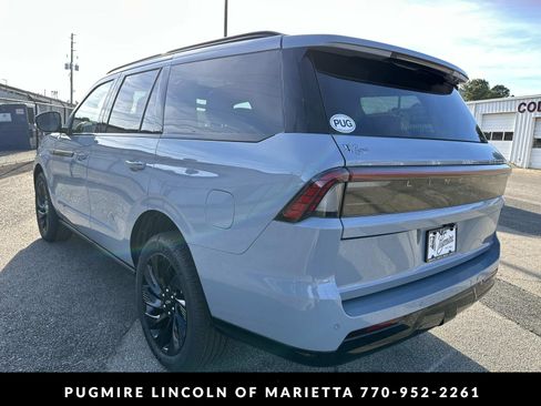 New 2025 Lincoln Navigator Reserve w/ Jet Appearance Package AWD/4WD image 5