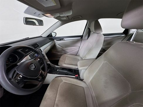 Used 2018 Volkswagen Passat 2.0T S image 20