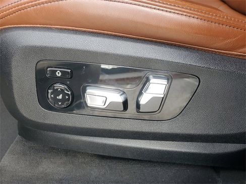 Used 2022 BMW X7 M50i w/ Executive Package image 11
