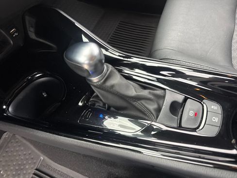 Used 2022 Toyota C-HR Limited FWD image 19