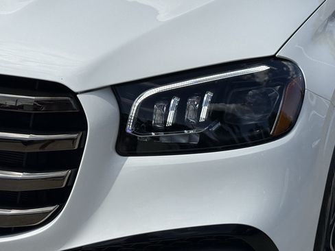 Used 2025 Mercedes-Benz GLS 450 4MATIC image 10