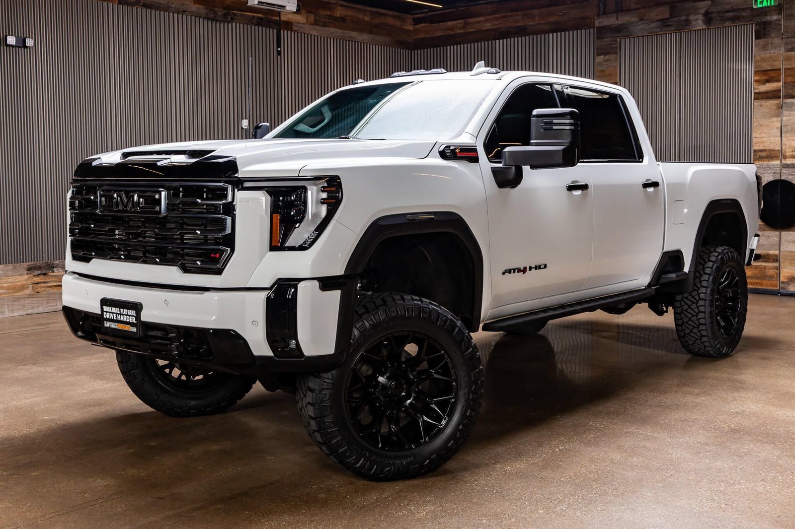 Used 2025 GMC Sierra 2500 AT4 w/ AT4 Premium Plus Package AWD/4WD image 5