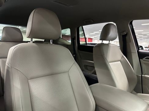 Used 2018 Volkswagen Atlas SE w/ R-Line Package FWD image 32