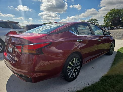 Used 2024 Nissan Altima 2.5 SV image 4