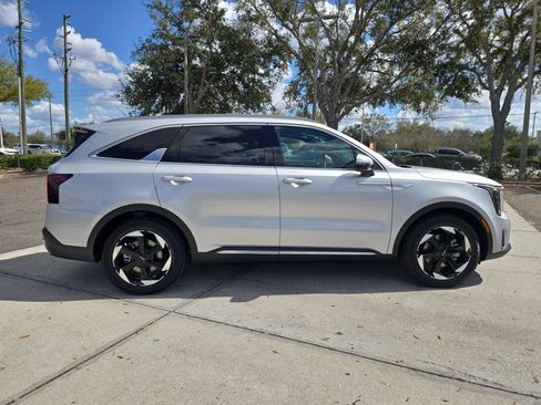 Certified 2025 Kia Sorento SX Prestige image 9
