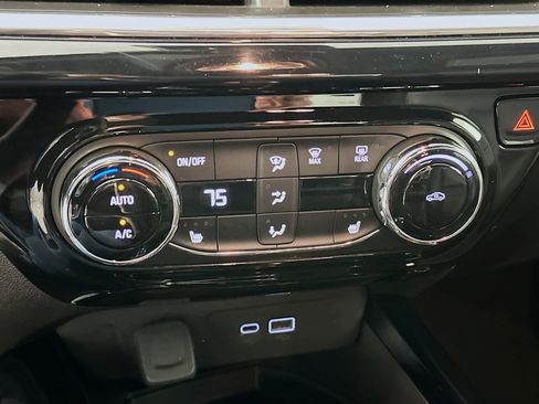 Used 2024 Chevrolet Trax RS w/ Sunroof Package image 22