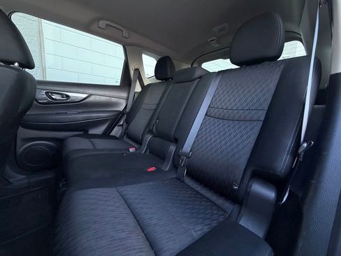 Used 2018 Nissan Rogue SV image 22