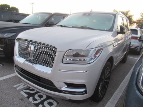 Certified 2021 Lincoln Navigator Reserve w/ Luxury Package AWD/4WD image 3